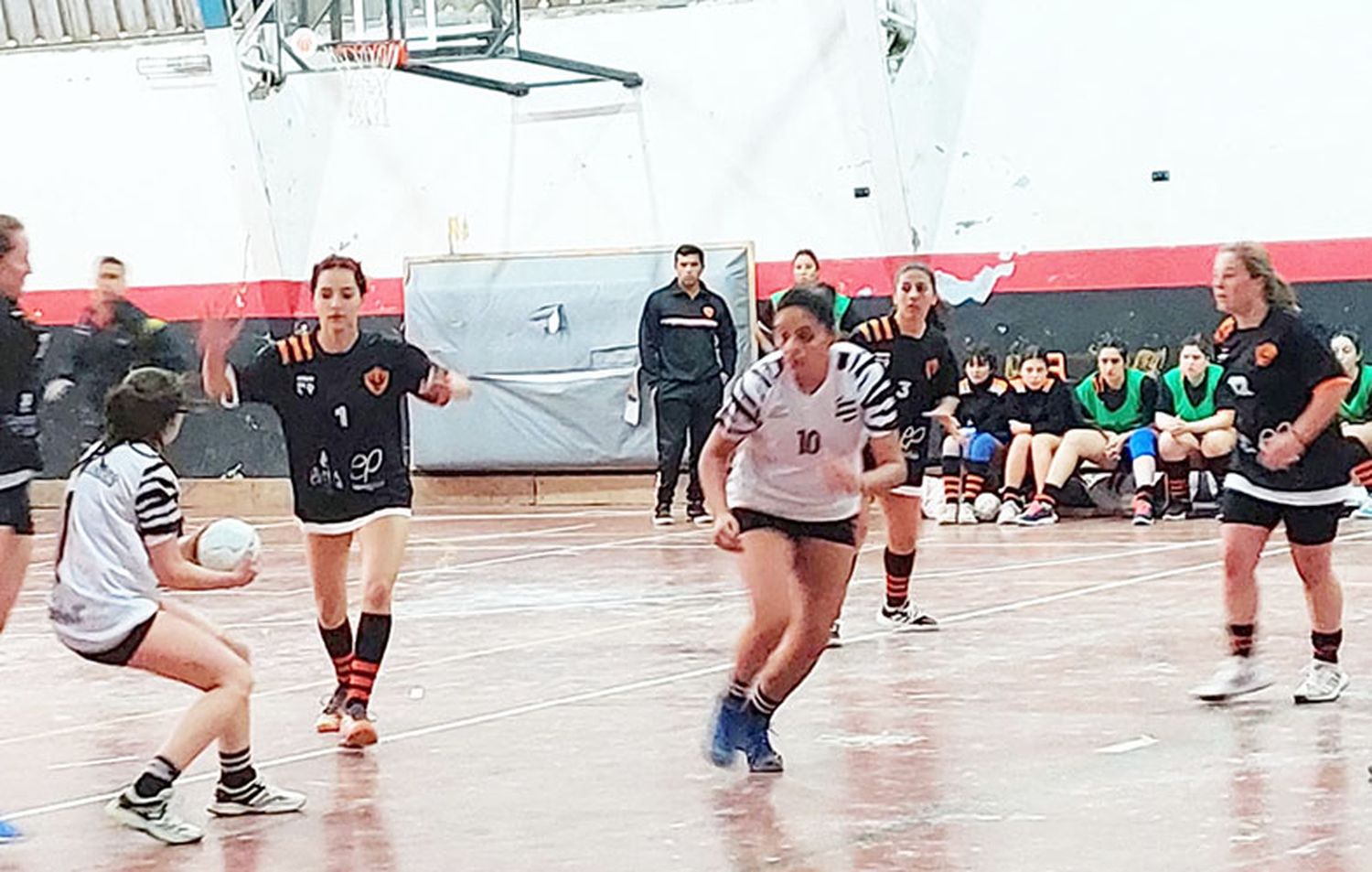 Intensa actividad en el inicio del torneo de primera de cestoball