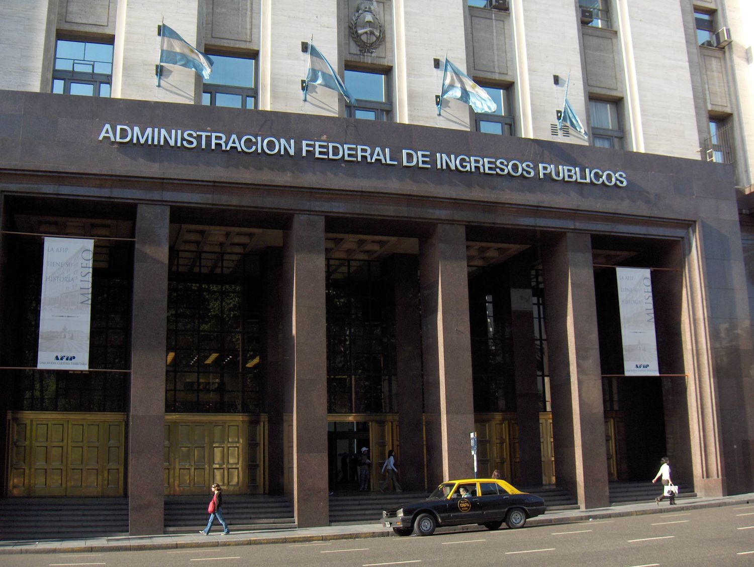 La AFIP va a la caza de propiedades de argentinos en el exterior