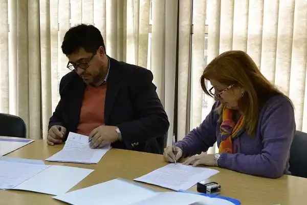Bromatología y CARU firmaron un convenio de pasantías para alumnos