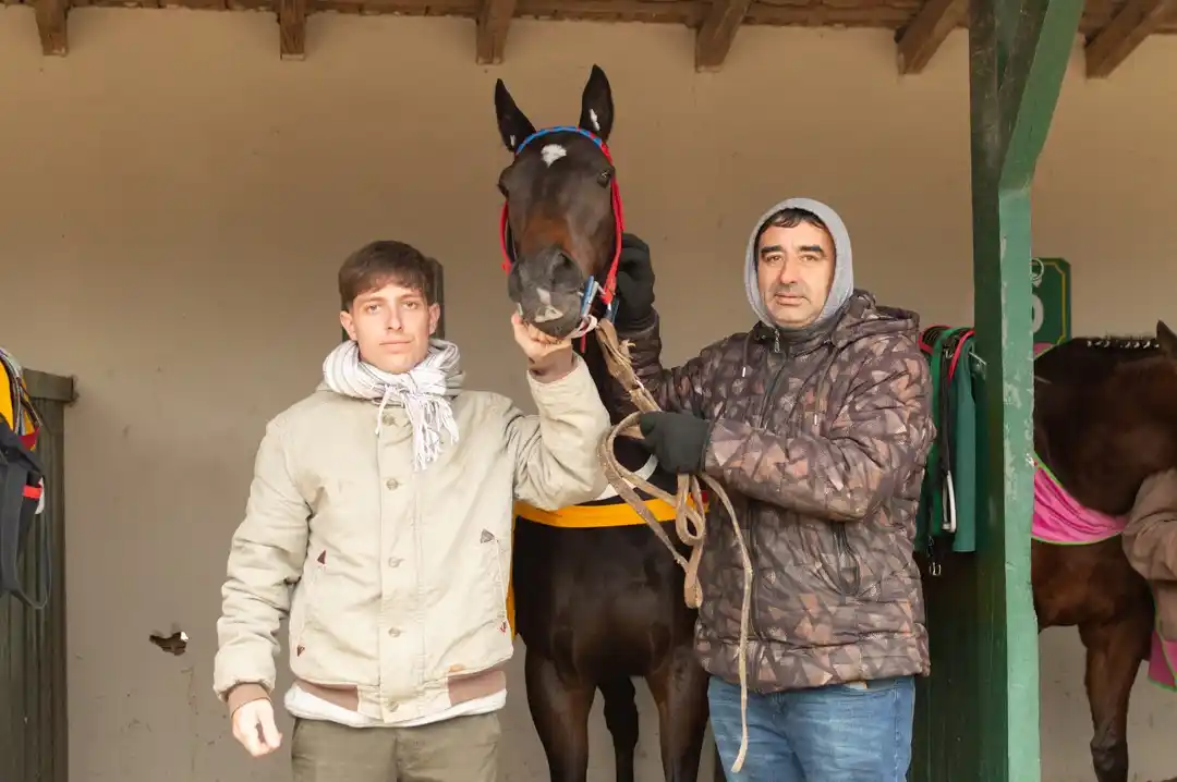 Stud "El Bubito" presente en Tandil. Con el entrenador Ramiro Amado (a la izquierda), lograron un gran triunfo