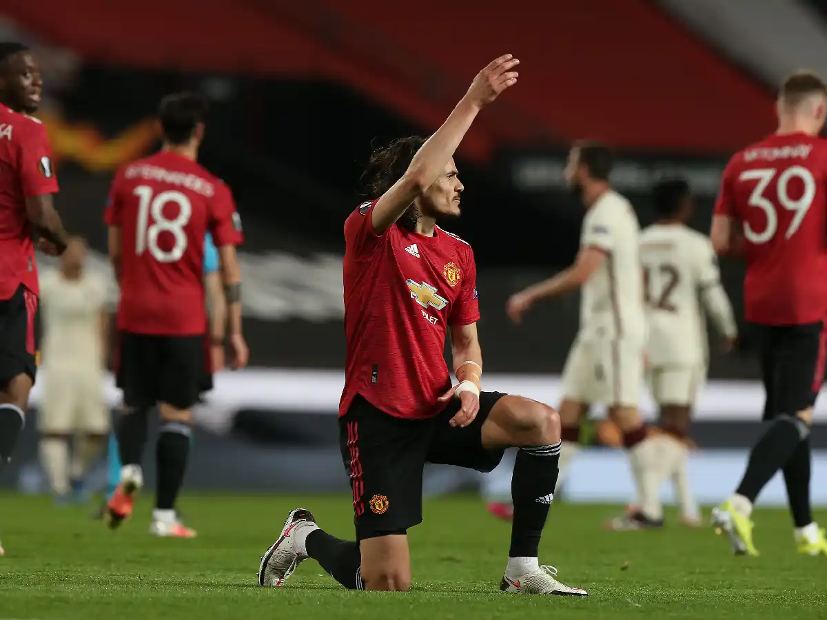 Con un doblete de Cavani, Manchester United aplastó a Roma
