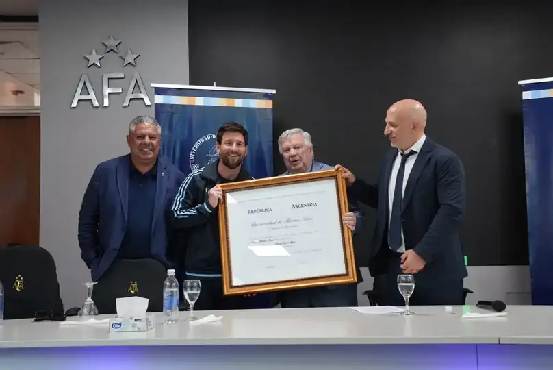 Messi recibió el Doctor Honoris Causa de la UBA