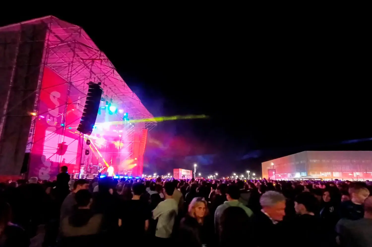 Una multitud bailó con Turf en el Fan Fest de Rafaela en una jornada de música y deporte