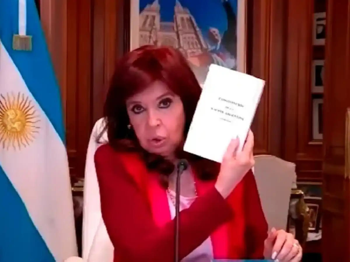 Cristina Kirchner pidió investigar a los fiscales del caso Vialidad por prevaricato y vinculó las causas judiciales con el atentado