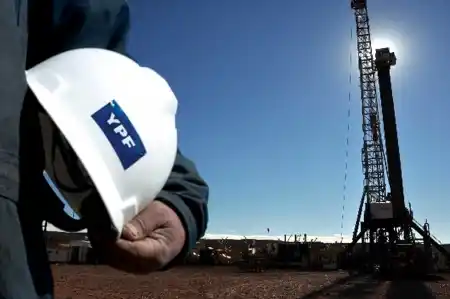 Milei anticipó que privatizará YPF, la TV Pública, Radio Nacional y Télam