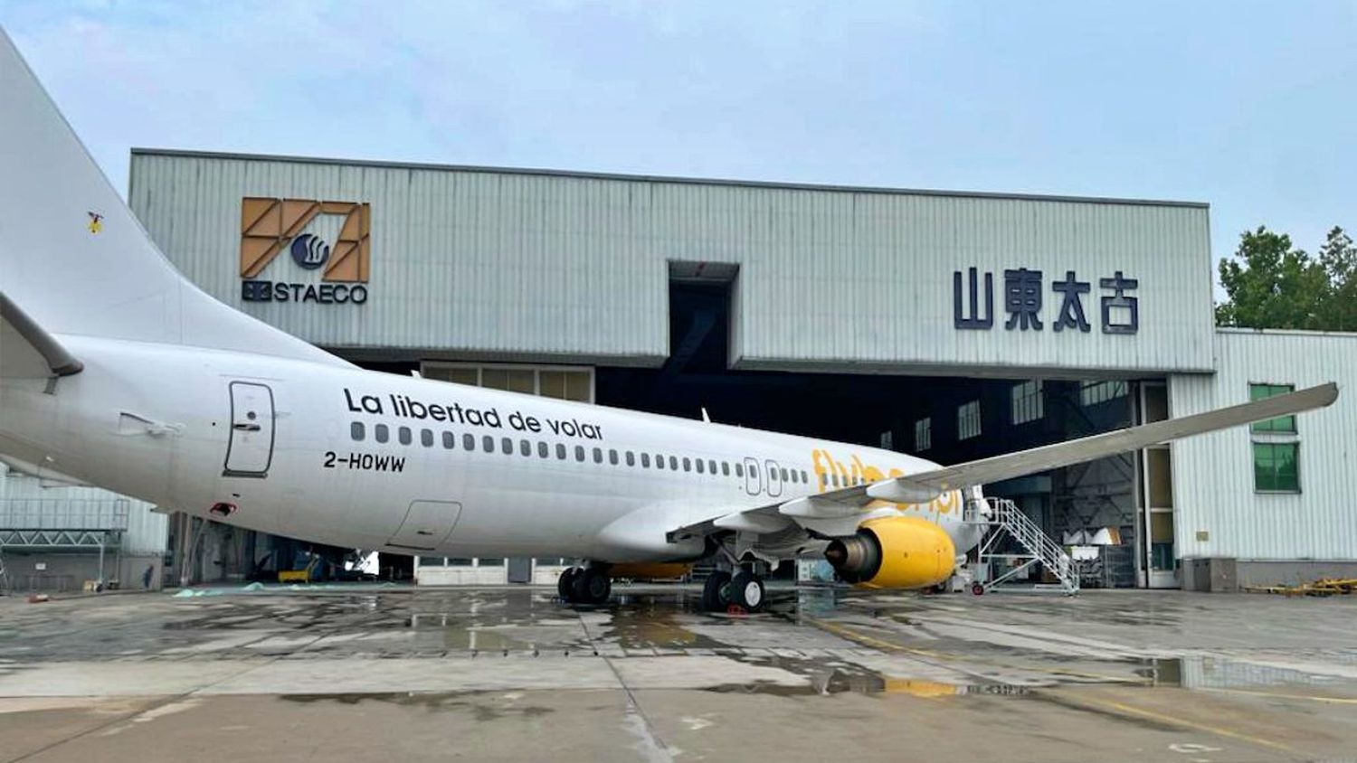 Llegó al aeropuerto de Ezeiza el nuevo Boeing 737-800 de Flybondi (LV-KJE)