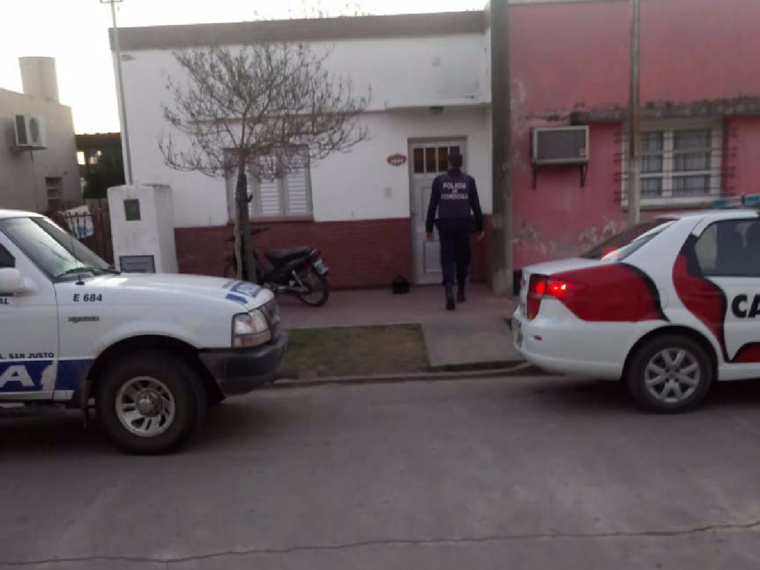 Allanamientos y secuestro de droga y una moto en Freyre