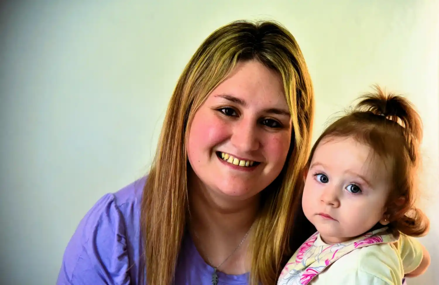 Sofía Zárate, hoy junto a su hija.