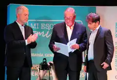 Kicillof entregó escrituras, se reunió con empresarios y apuntó a generar "tierra y vivienda"
