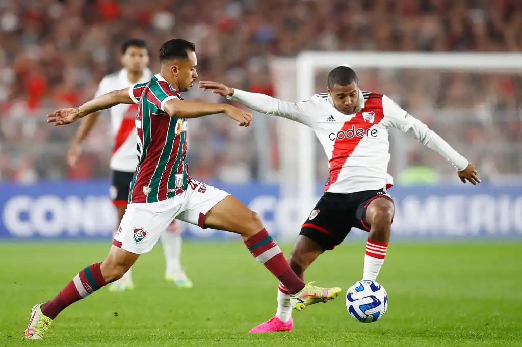 De la Cruz aportó su acostumbrado despliegue en el mediocampo.