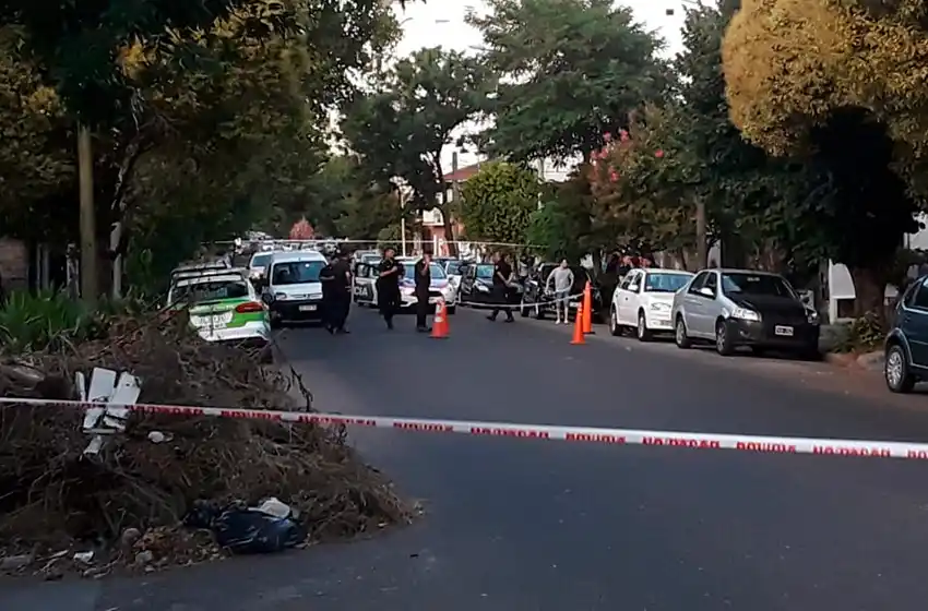 Un policía, un delincuente y un civil resultaron heridos tras un tiroteo en La Rioja y Primera Junta