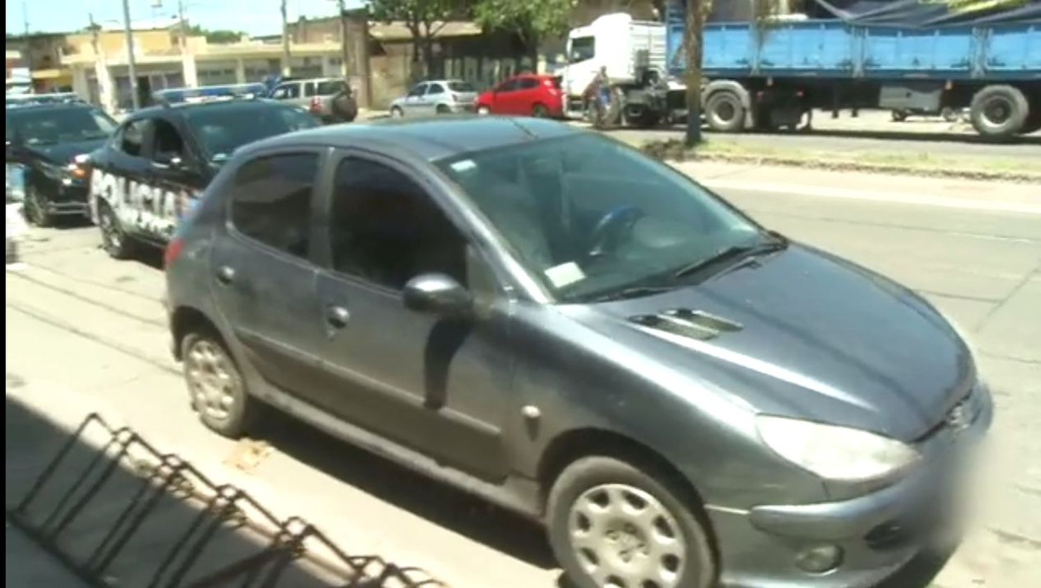 Una mujer conducía con un auto robado por la zona noroeste de Rosario y fue detenida