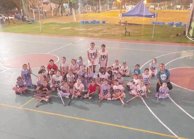 Múltiples actividades deportivas
para niños y jóvenes en Los Iglús