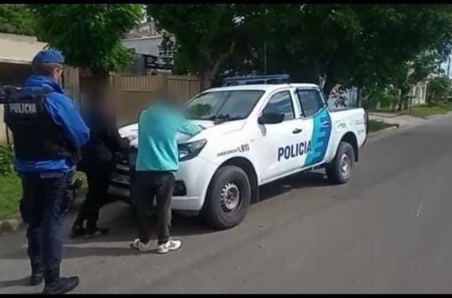 Violentaron la puerta de una casa y huyeron: fueron atrapados a las cinco cuadras