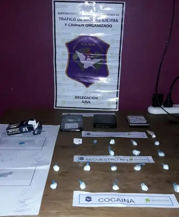 Se secuestraron 18 envoltorios de cocaína y se aprehendió a un hombre de 35 años