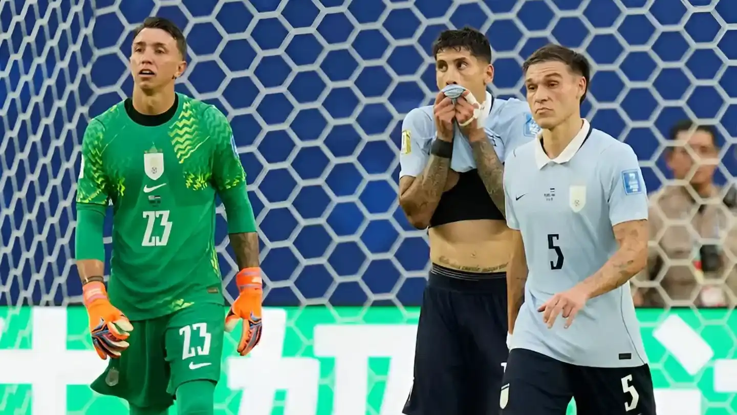 Uruguay no pudo pasar del empate ante Cabo Verde y se jugará el pase a la siguiente fase en la última jornada contra España. Foto: AP
