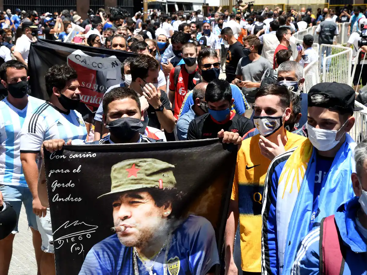 Extienden el velatorio de Diego Maradona hasta las 19