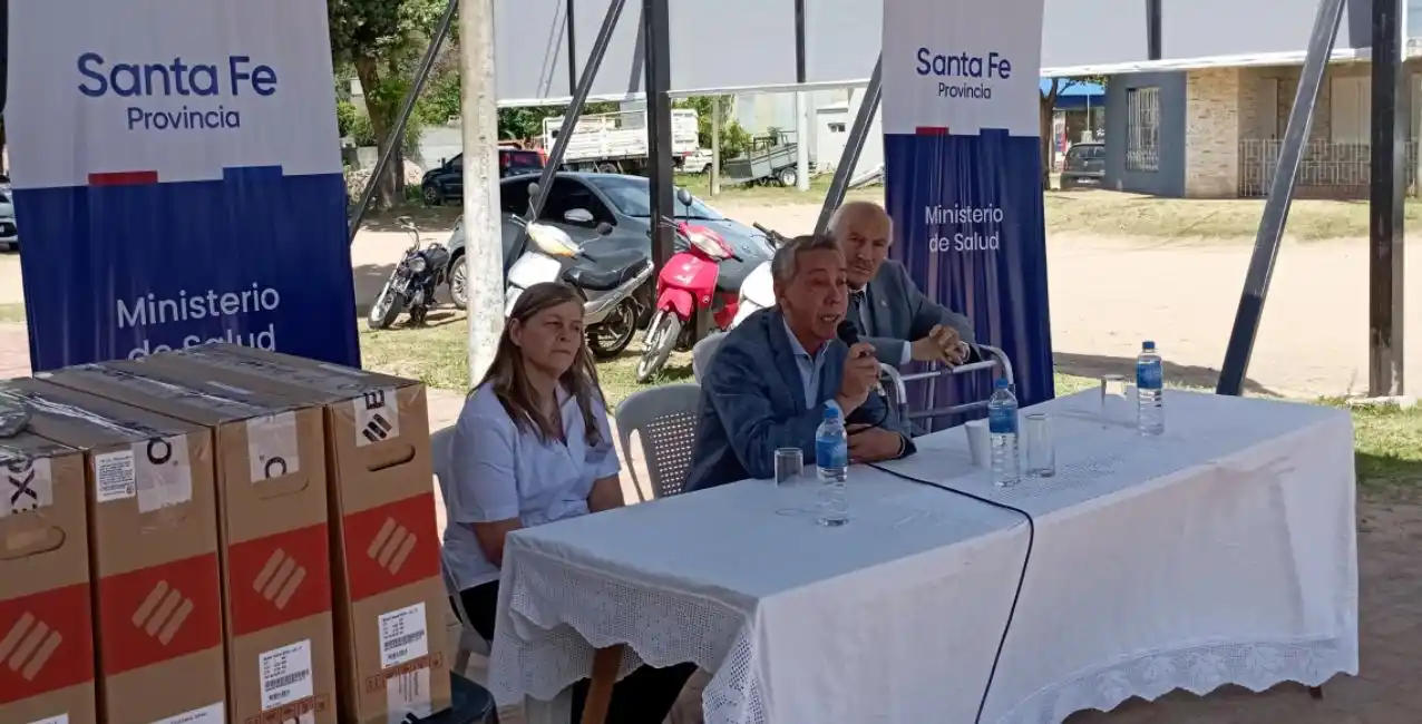 El gobierno santafesino entregó equipamiento tecnológico sanitario en Helvecia