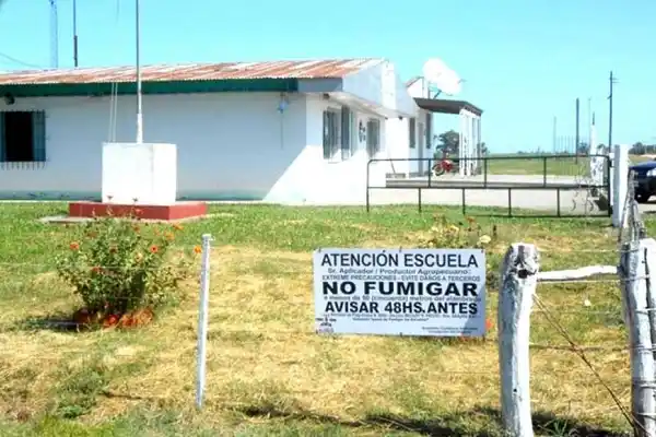 Se prohibió fumigar a menos de mil metros de las escuelas