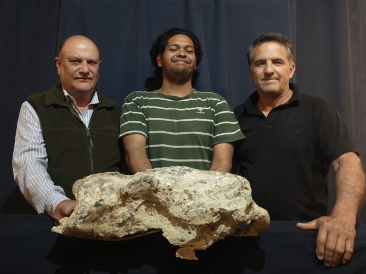 Jorge Martínez, Manuel Sánchez y José Luis Aguilar, los tres integrantes del museo que descubrieron el cráneo fosilizado. (Museo Paleontológico de San Pedro)