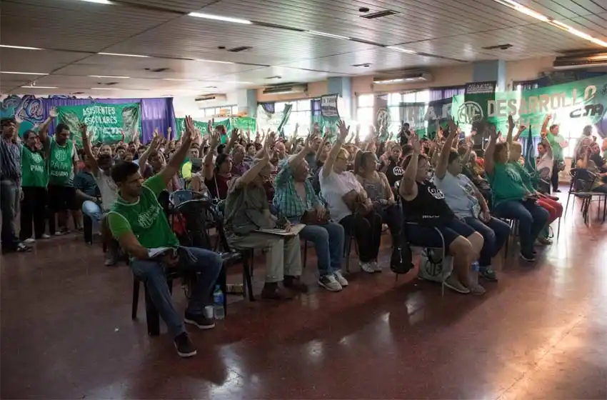Autorizan asambleas de hasta 20 personas en la provincia