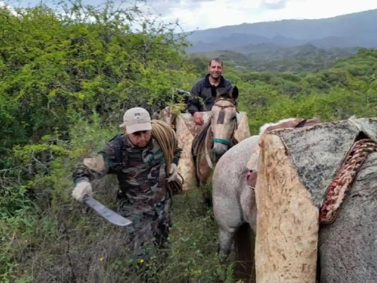 Rescataron a un parapentista sanfrancisqueño perdido en un cerro en La Rioja