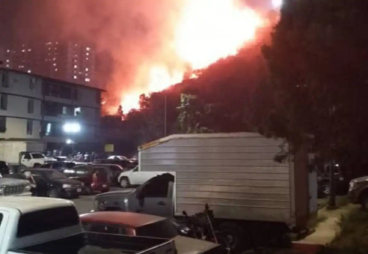 ¡EN SAN BERNARDINO, SARRIA, SANTA MÓNICA Y COCHE! NOCHE DE INCENDIOS forestales y de apartamentos en la ciudad de Caracas