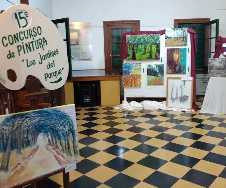 Exposición de pinturas en el Museo Histórico Regional