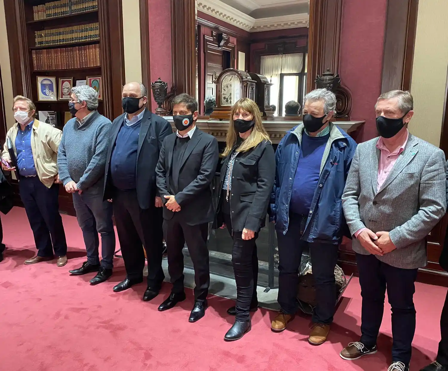 El gobernador bonaerense mantuvo reuniones con entidades vinculadas a la producción de carne