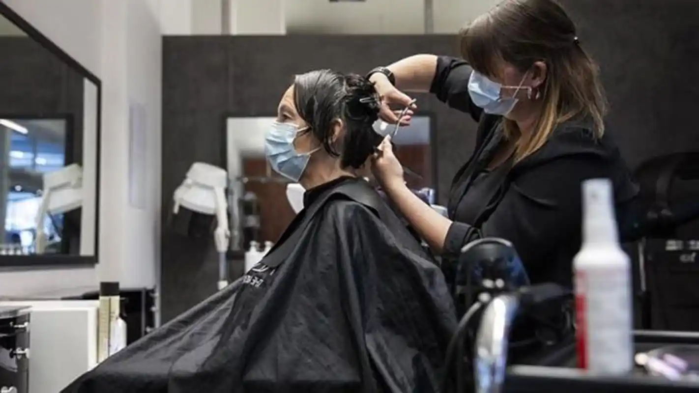 Peluqueros vuelven a la actividad: «El uso del protocolo es fundamental»