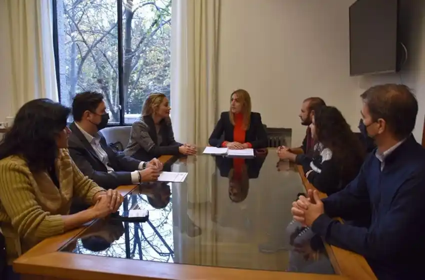 El Municipio y el sector comercial acordaron capacitar personal para mejorar la atención a personas sordas