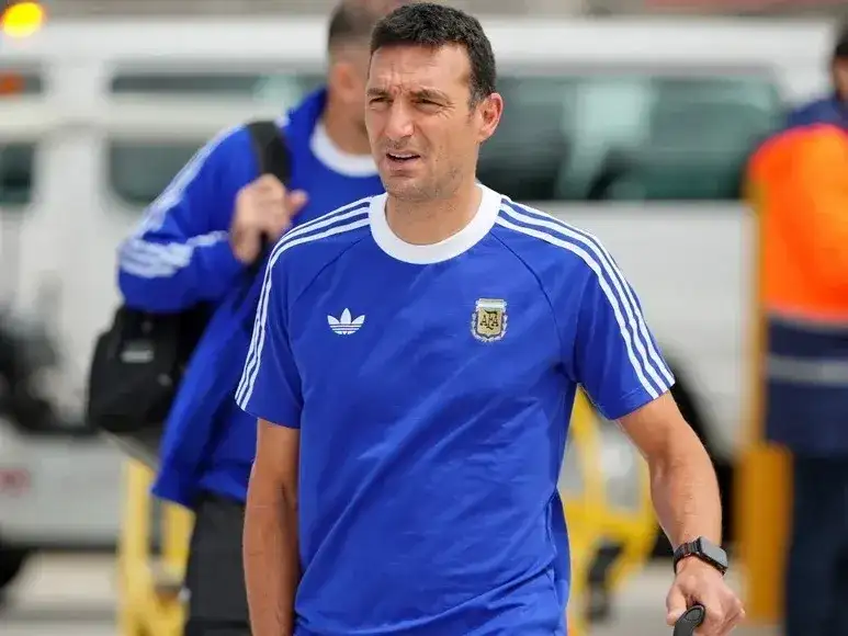 La incógnita que mantiene Scaloni para el debut de la Selección Argentina frente a Argelia