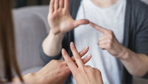 Abrió el curso de lengua de señas argentina