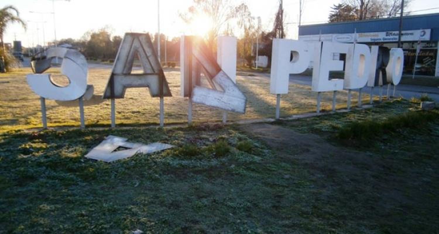 Destrozaron el cartel de ingreso a San Pedro