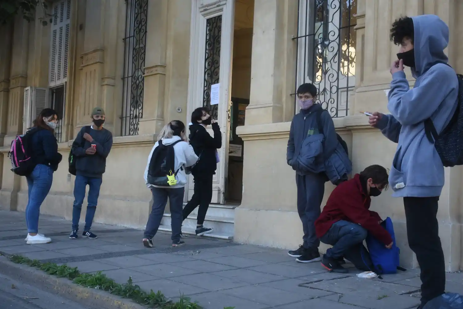 Santa Fe: invitarán a estudiantes secundarios a ir los sábados a la escuela