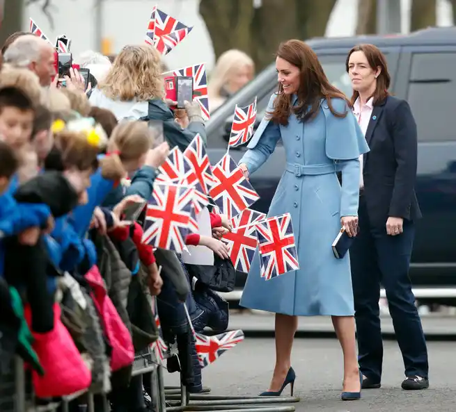 Las ventajas de tener guardaespaldas…y que sea mujer