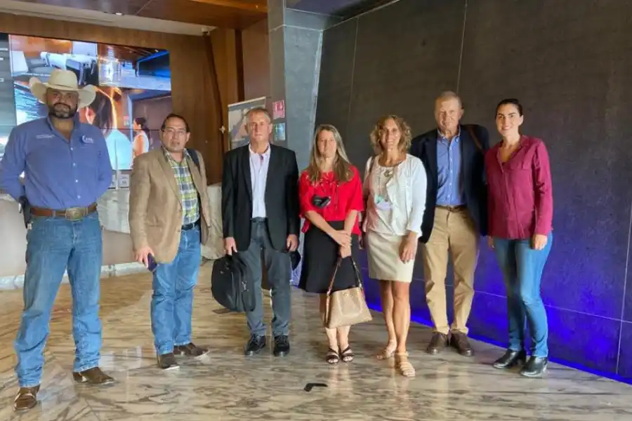 La Provincia promocionó al sector lechero santafesino en el mayor congreso lácteo de México y la región