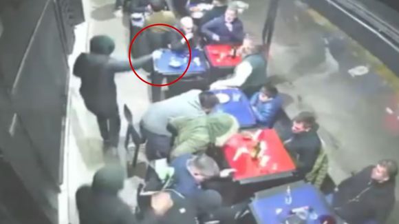 Ocho delincuentes armados les robaron a 60 clientes de una parrilla en pleno festejo del Día del amigo