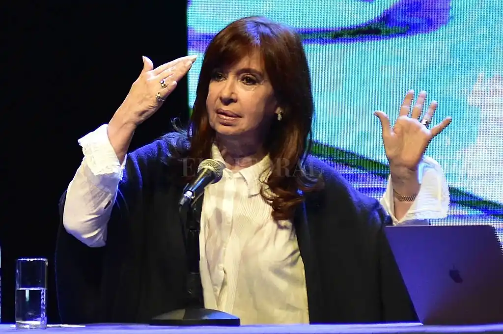 Acotada, Cristina no pierde la capacidad de marcar la agenda