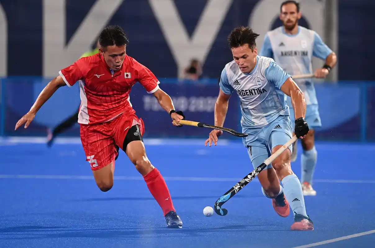 Hockey: victoria de Los Leones y sorpresiva caída de Las Leonas