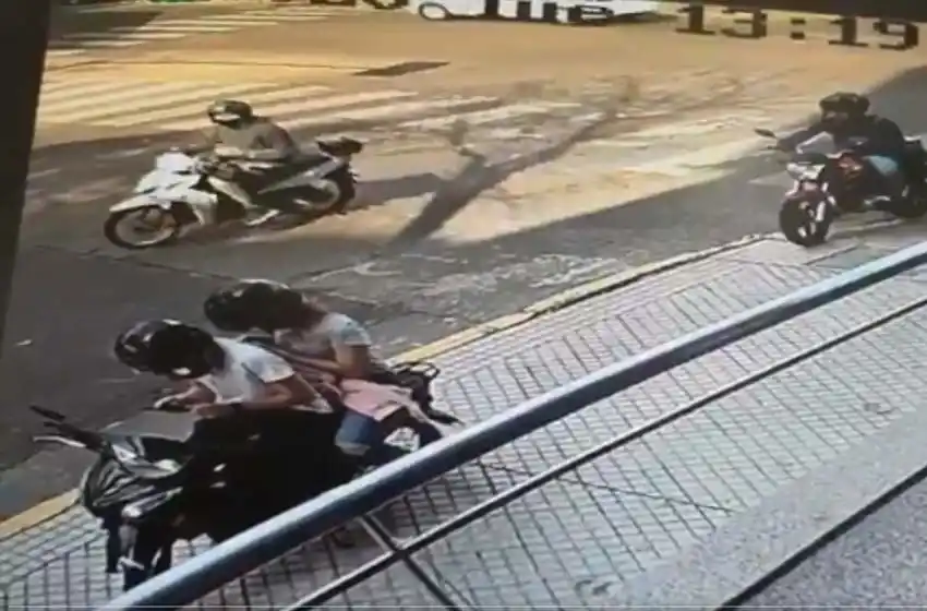 Video: así de fácil roban celulares en Rosario