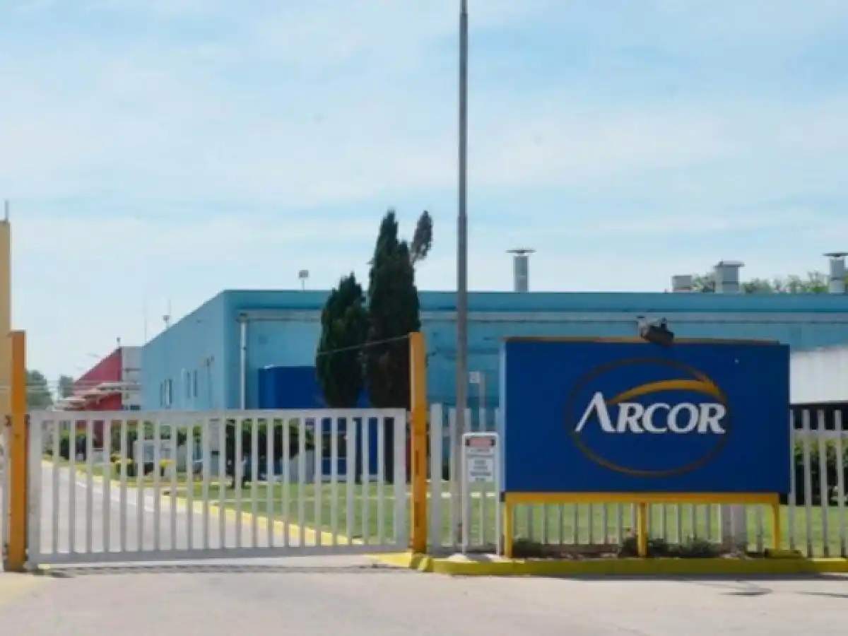 La crisis también golpea a grandes industrias: Arcor adelanta vacaciones a 2.500 empleados