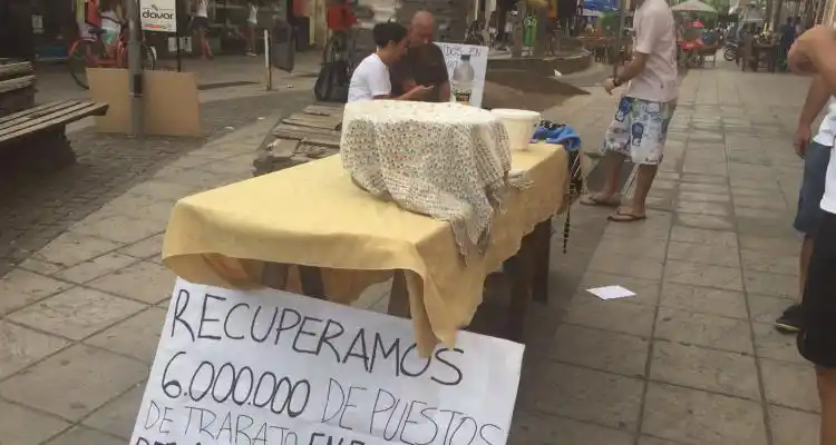 La Kultural amasa ñoquis en la peatonal
