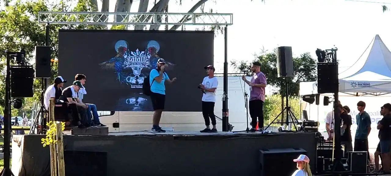 Batalla de gallos en el Paseo Público