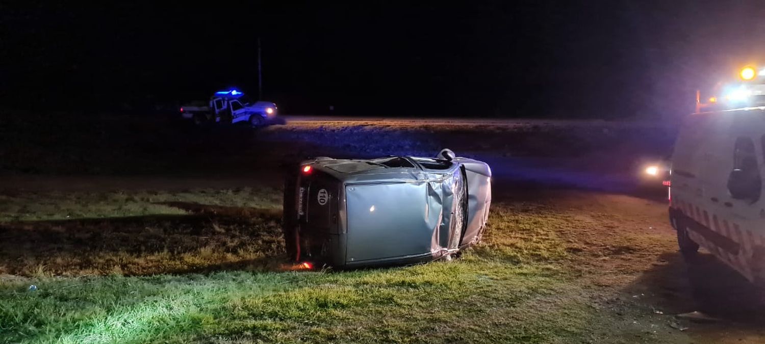 Volcó una camioneta en ruta 9 con turistas de La Matanza