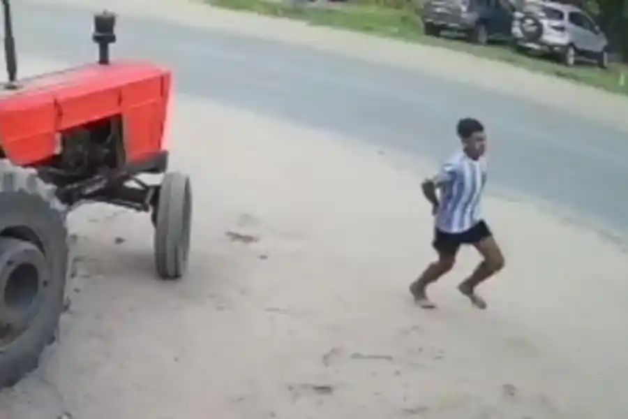Quedó grabado cuando se escapó corriendo esposado de una comisaría de Santo Tomé