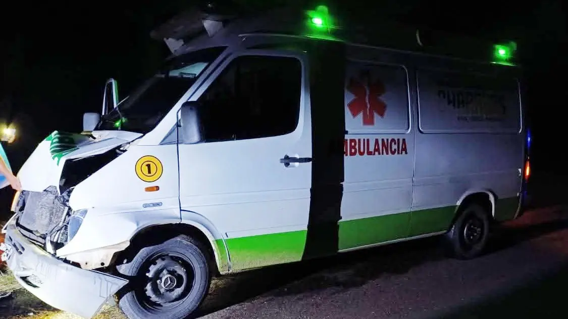 Una ambulancia municipal chocó contra un animal mientras realizaba un traslado de urgencia