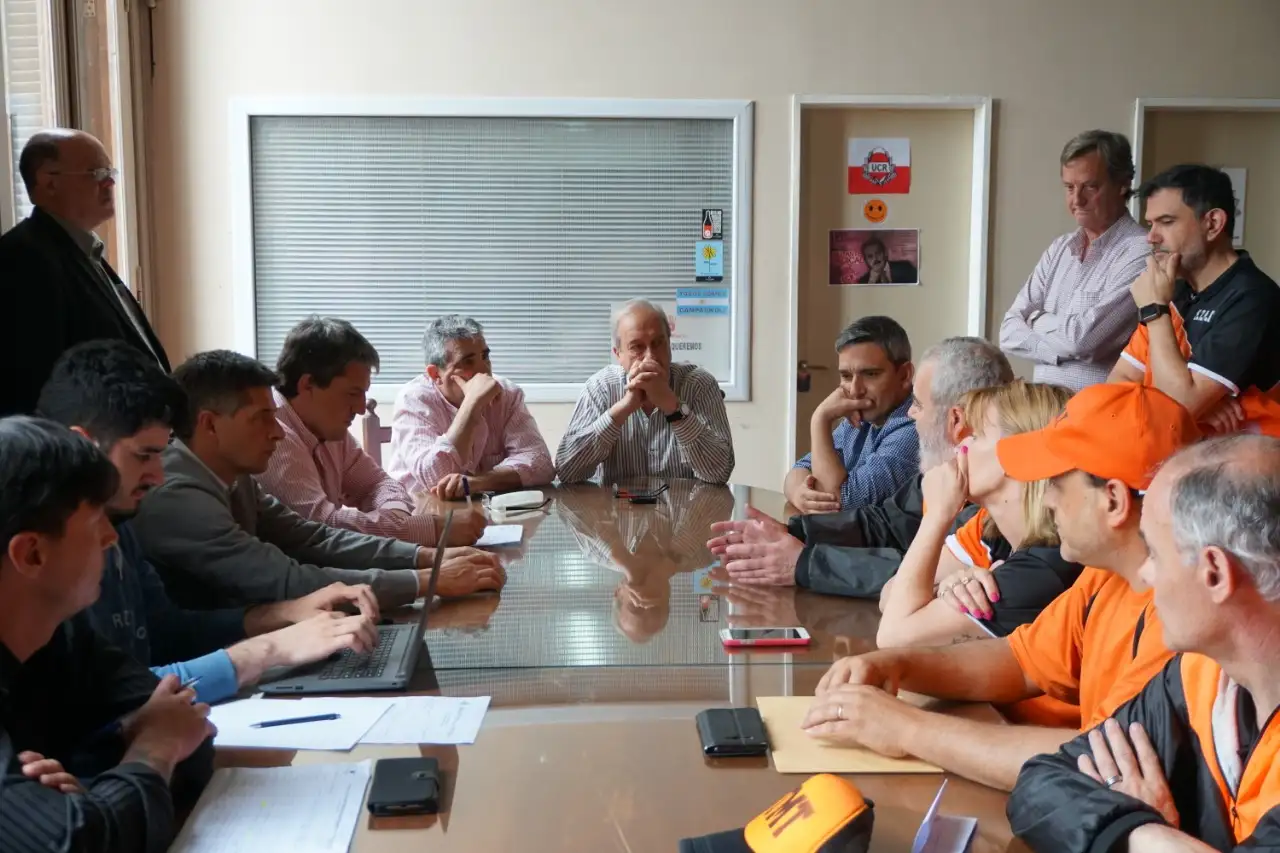 Trabajadores municipales presentaron al Legislativo su propuesta de recomposición salarial