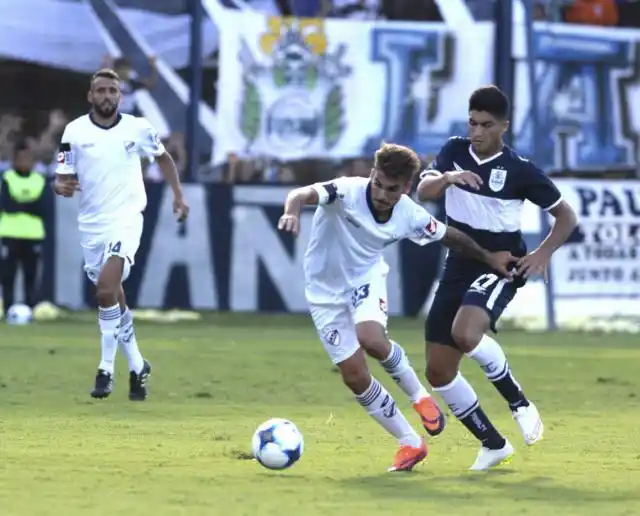 Gimnasia acertó sobre el final y se llevó un triunfazo sobre Tigre