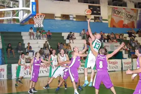 Racing recuperó la memoria y volvió a festejar 